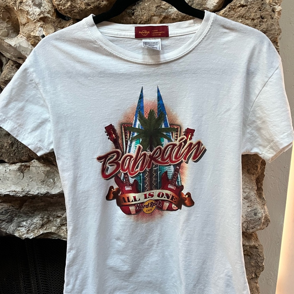 Hard Rock Cafe Bahrain Size L - T shirt